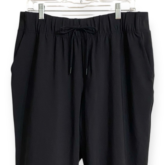 LIVI Black Activewear Pants with Pockets - Picture 3 of 8